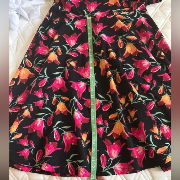LULAROE SIZE LARGE DRESS FLORAL FITS AT WAIST FULLER SKIRT SCOOP NECK SS - Picture 12 of 14